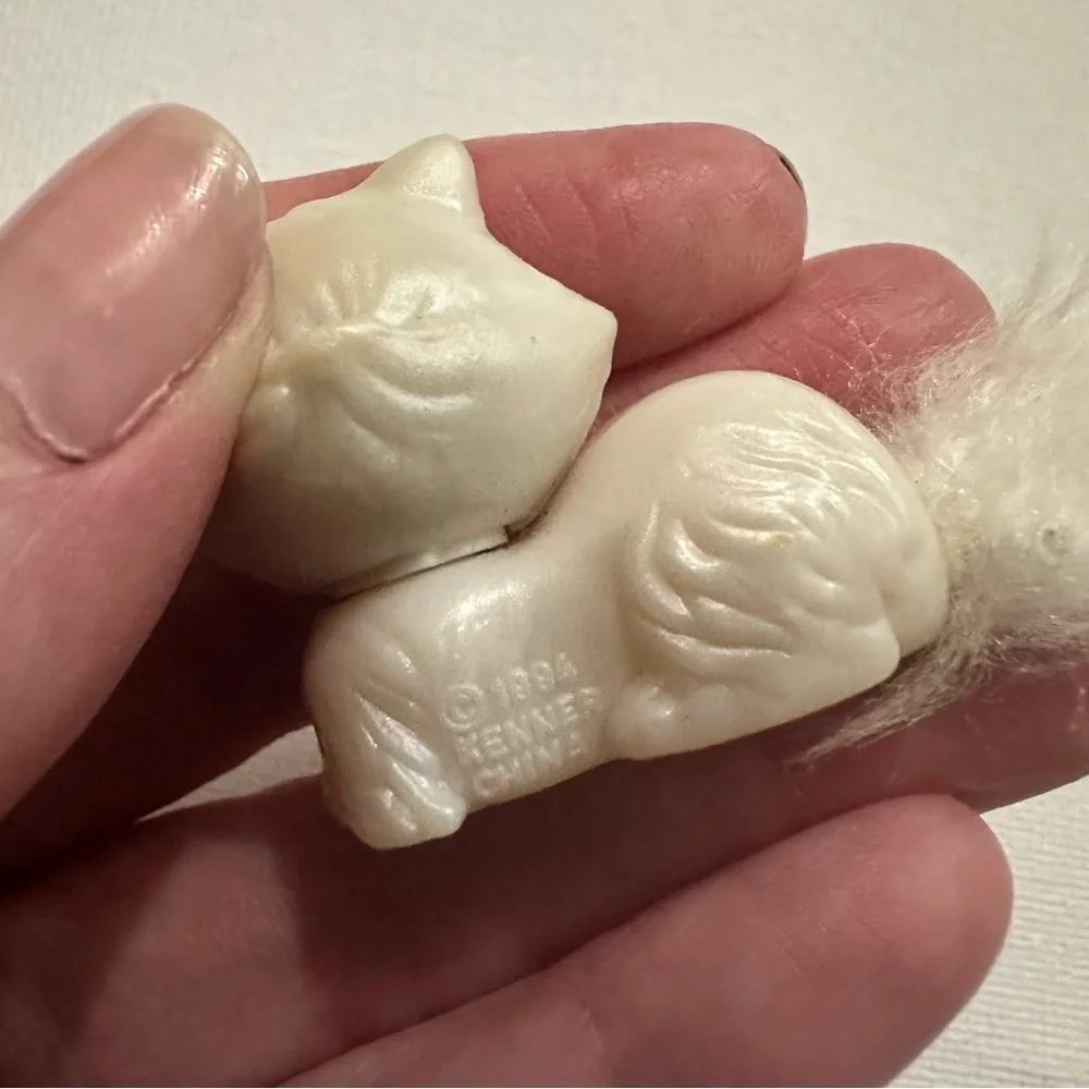 Vintage Kenner Littlest Pet Shop Fluffy Tail Persian Kitty Cat 2.5" 1994 White - Picture 8 of 9